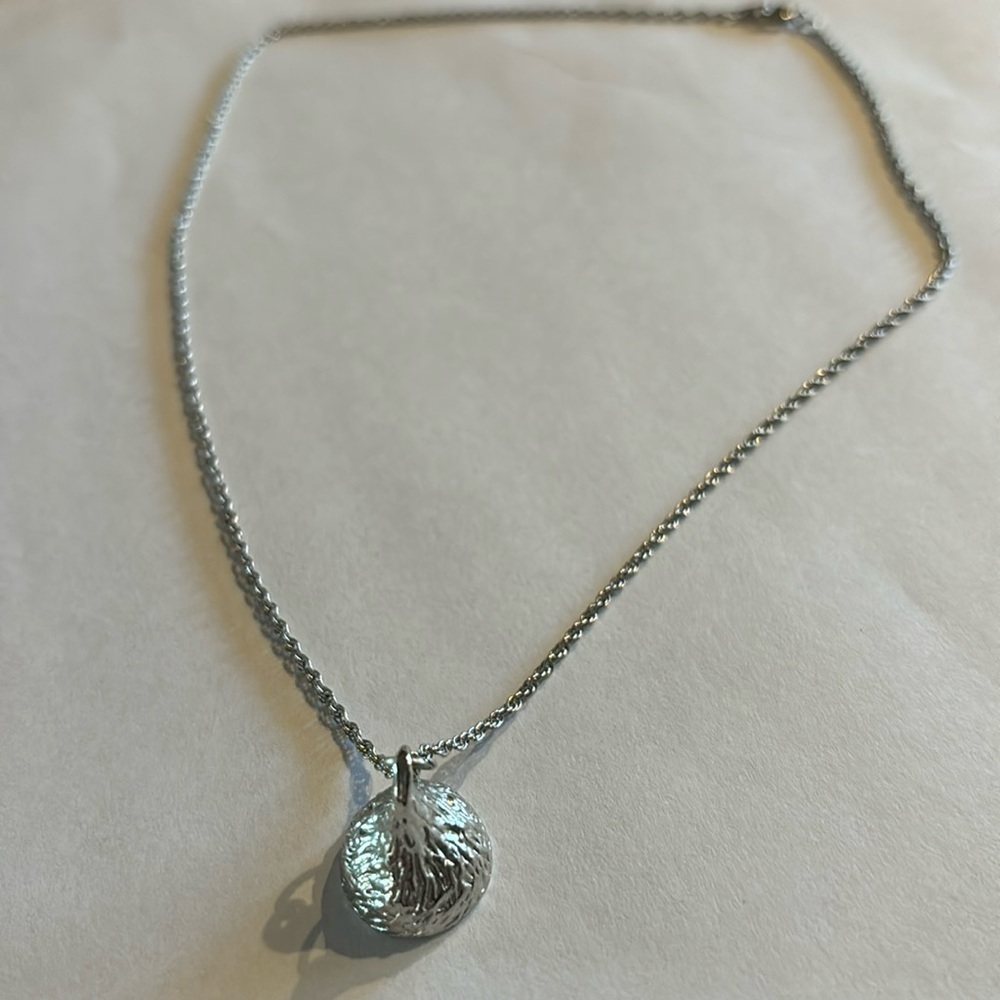 Silver tone candy kiss necklace